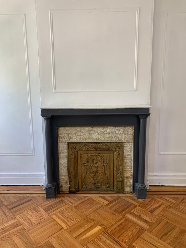 Photo - 366 E 28th St