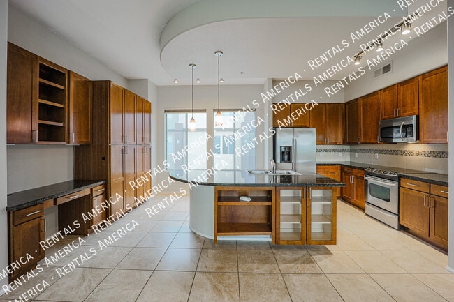 Photo - 6745 N 93RD Ave Unidad 1105