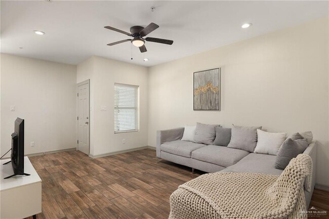 Photo - 13 West Dr Unit 2