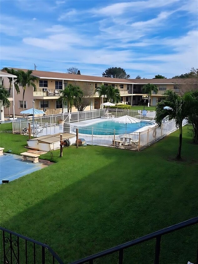 Photo - 7401 Pines Blvd (Pembroke Pines, FL)
