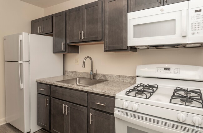 1BR, 1BA - 400 SF