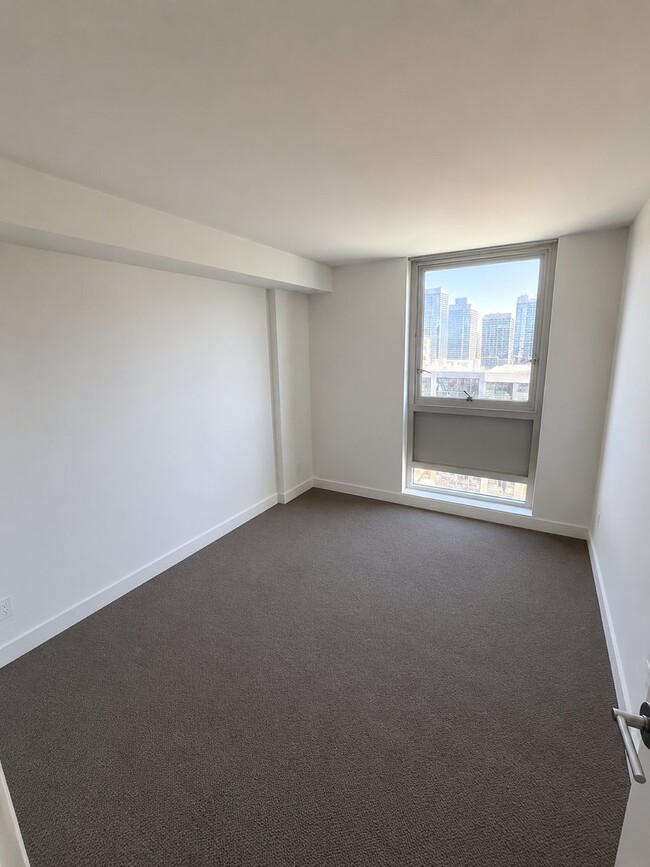 Building Photo - 988 Halekauwila St Unit 2903