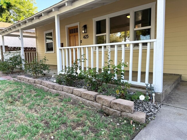 Building Photo - 425 N Lincoln St Rental