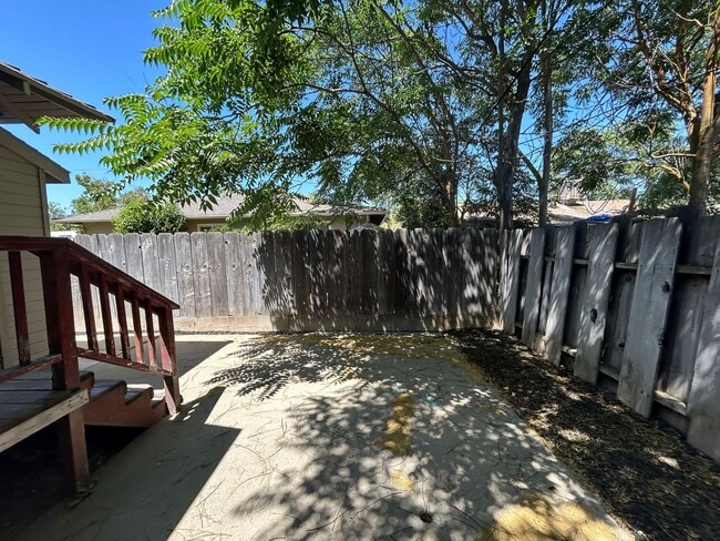 Photo - 961 W 19th St