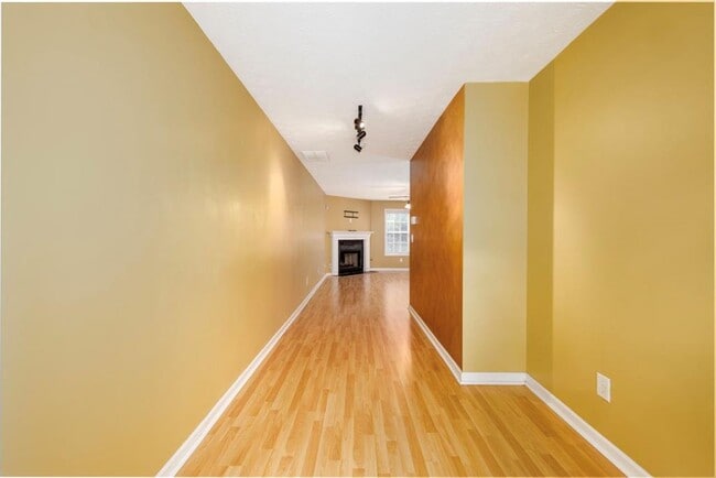 Photo - 663 Lakes Cir