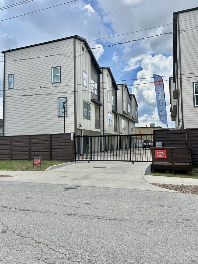 Building Photo - 2109 Marnel Rd Unit A Rental