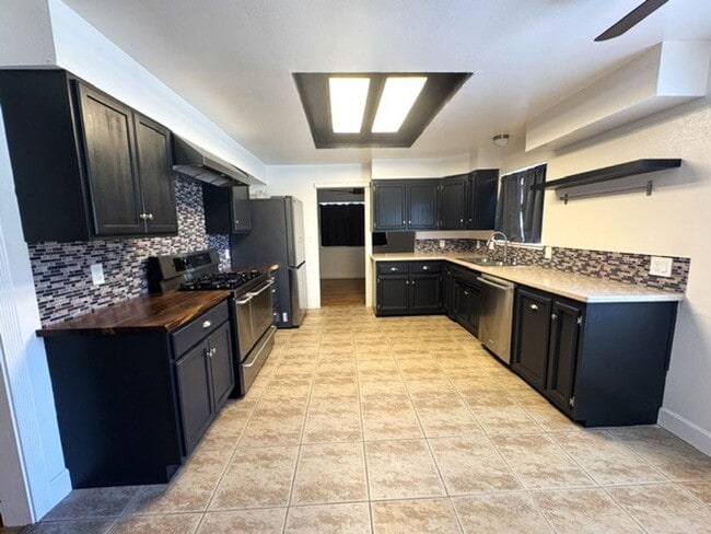 Building Photo - Beautiful 4 Bedroom 2 Bathroom Home with Solar!