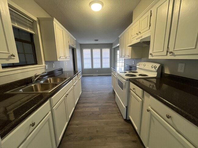 Photo - 102 Commanche Trl