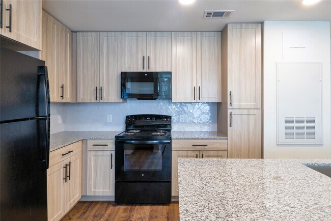 Photo - 1000 E Yager Ln