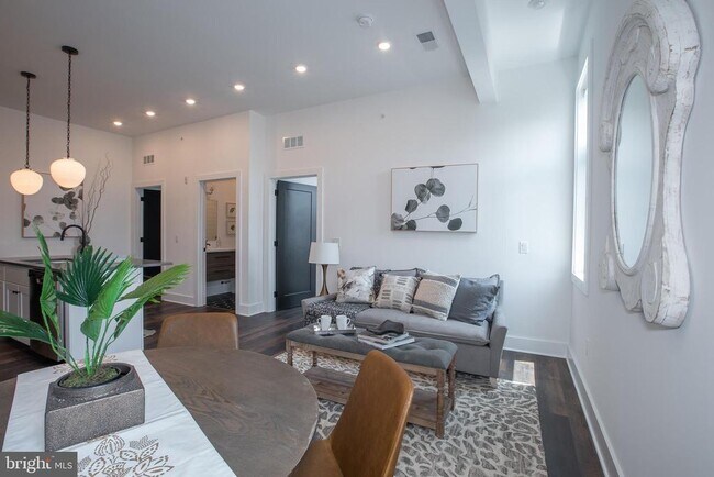 Photo - 2940 W Thompson St Unit 301