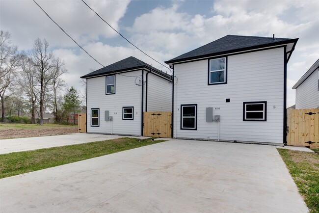 Photo - 8128 Sterlingshire St