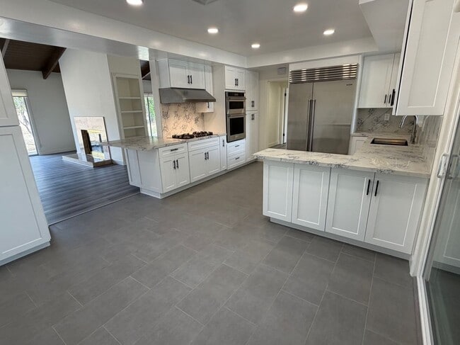 Photo - 5301 Dubois Ave