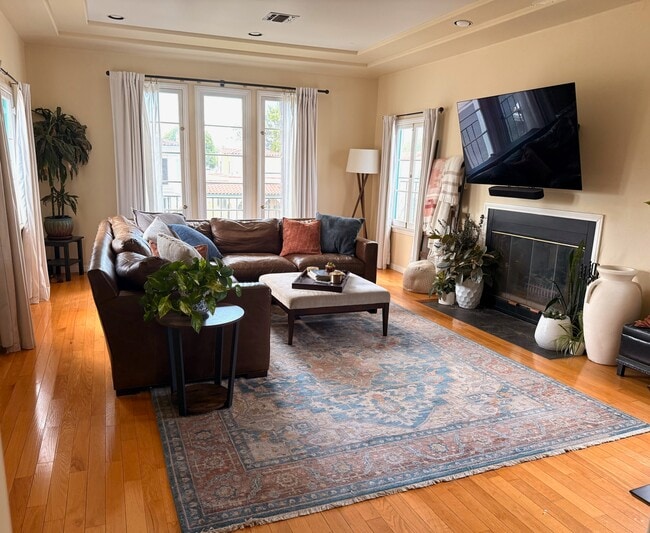 Sala de estar - 222 S Hamilton Dr Unidad B