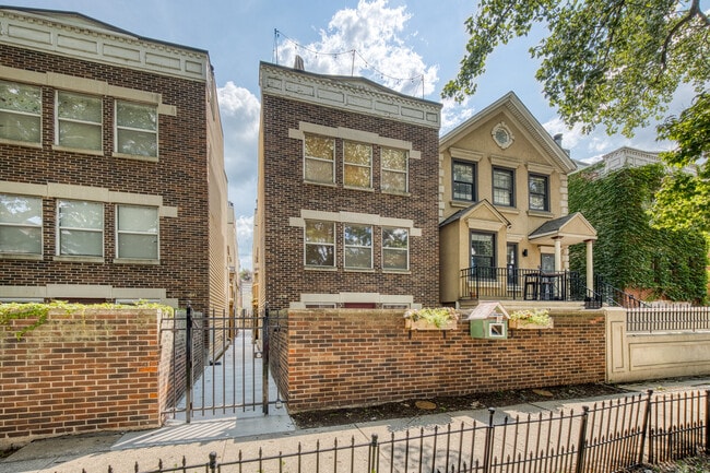Building Photo - 1839 N Bissell St