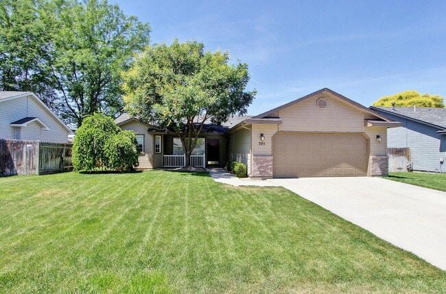 Photo - 705 Spruce Creek Dr House