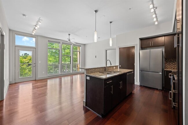 Photo - 1320 Robert Browning St