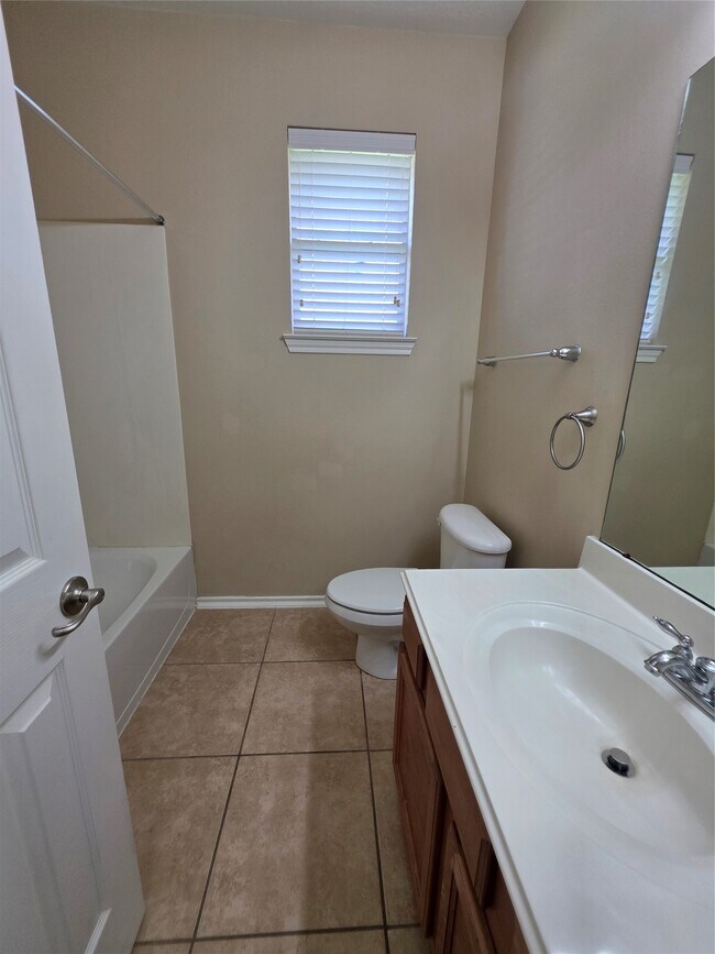Photo - 2242 Waxwing Dr