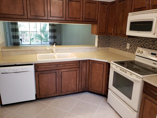 Photo - 2 bedroom, 2 bath in Woodmere Racquet Club