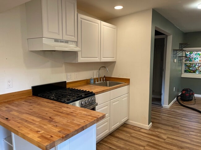 Photo - 560 Bellevue Ave