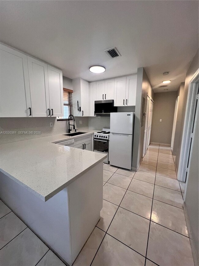 Building Photo - 16940 SW 94th Ave Unit 0