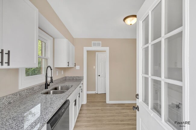 Photo - 2059 Downey Rd