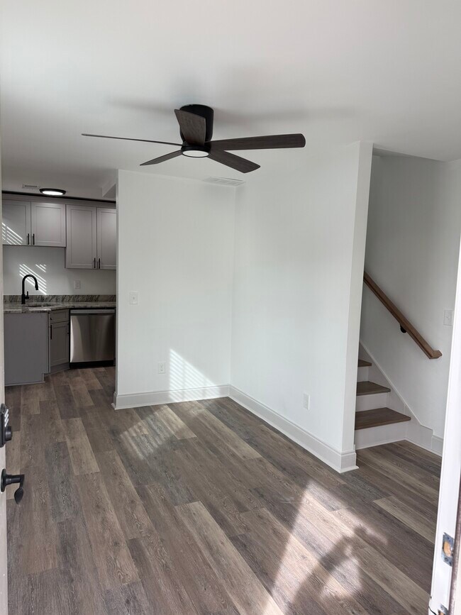 Photo - 333 Spikes St