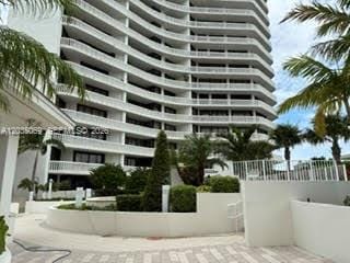 Building Photo - 3000 Island Blvd Unit 603