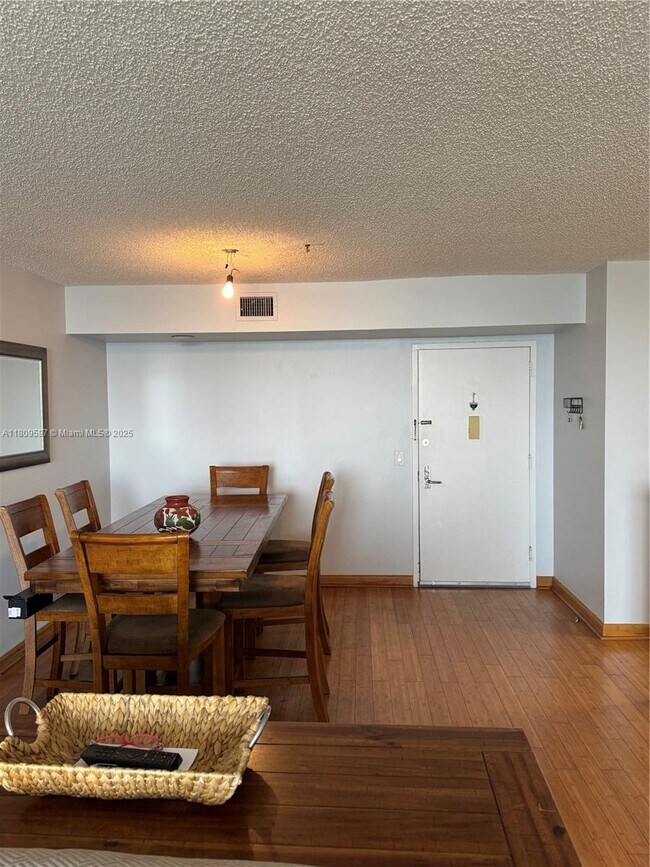 Photo - 3400 NE 192 St Unidad LPH3