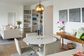 Photo - 838 N Doheny Dr