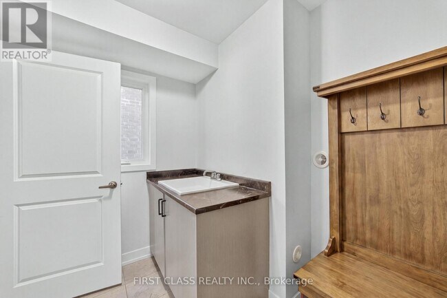 Photo - 34 Credit Ln