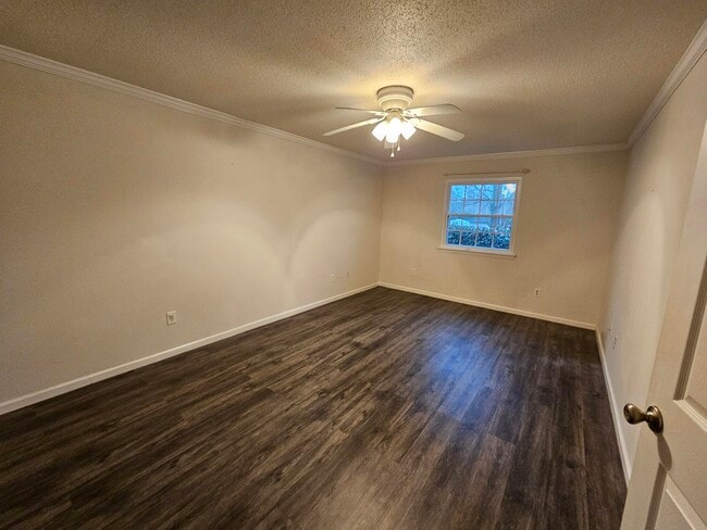 Photo - 202 Suffolk Dr