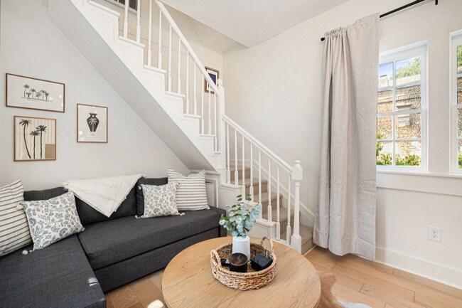 Photo - 165 Queen St Unit B