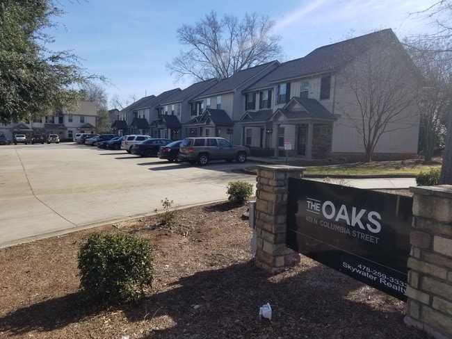 The Oaks - The Oaks Apartments