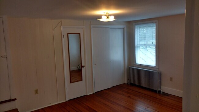 "Charming 4-Bed Gaithersburg Haven: Spacious 3,330 Sq. Ft. Home with Granite Countertops & Gleami...