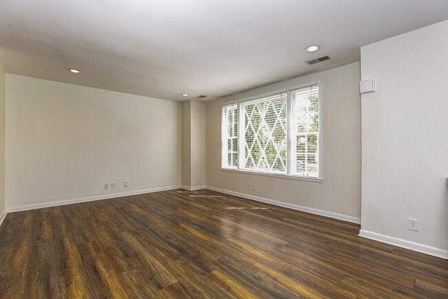 Photo - 121 Lakeside Park Dr