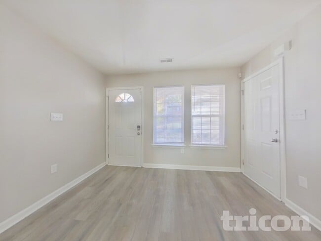 Photo - 6215 Rockwell Blvd W