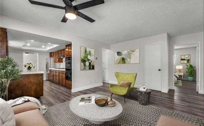 Photo - 665 W 21st St Unidad 3