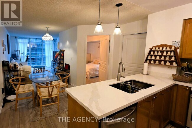 Photo - 18 Yonge St Unit 1016
