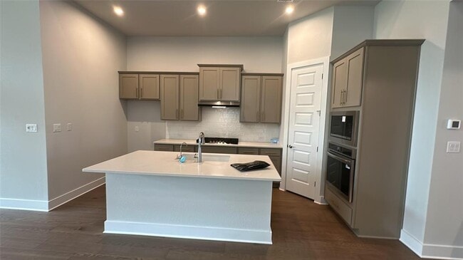 Photo - 8208 Bouvreuil Dr