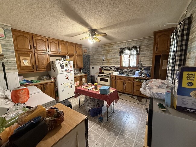 Photo - 931 Worcester Rd