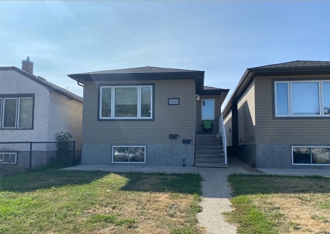 Photo - 2066 Elliott St