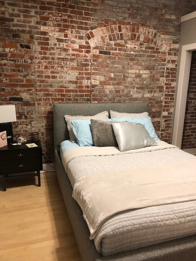 Photo - 127 E Main St