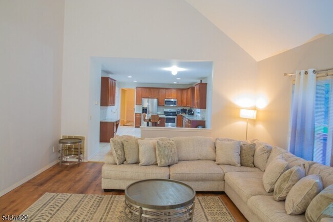 4 Lewis Hollow Rd