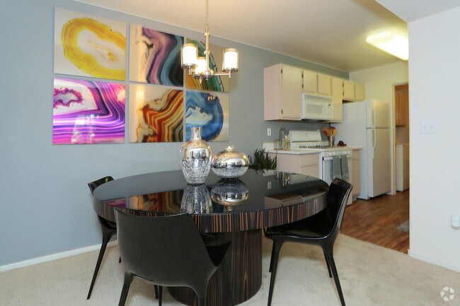 2BR, 2BA - 1015 SF Dining Room