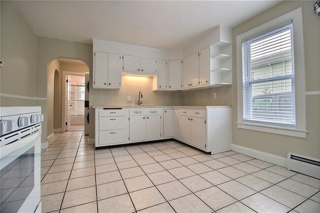 Photo - 143 Tower St