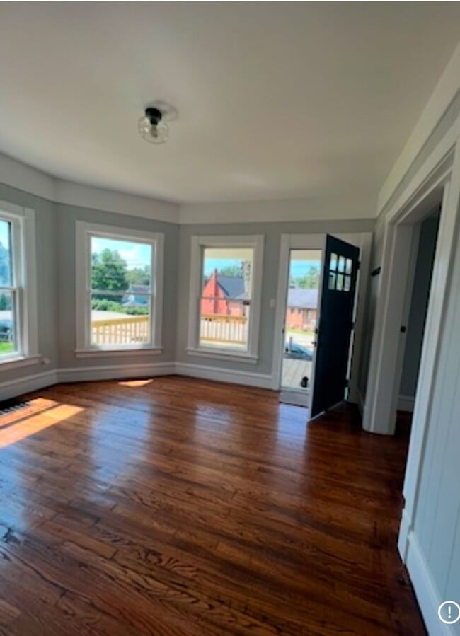 Photo - 713 Baldwin St Unit 1- front