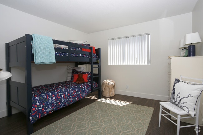 2 BR, 1 BA