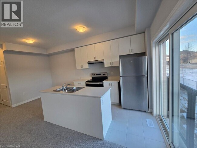 Photo - 205 Thames Wy