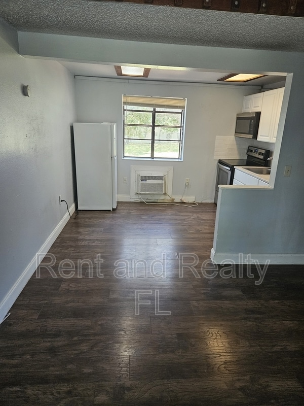 Photo - 2122 Bradford St