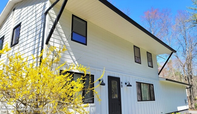 Photo - 90 Van Dale Rd